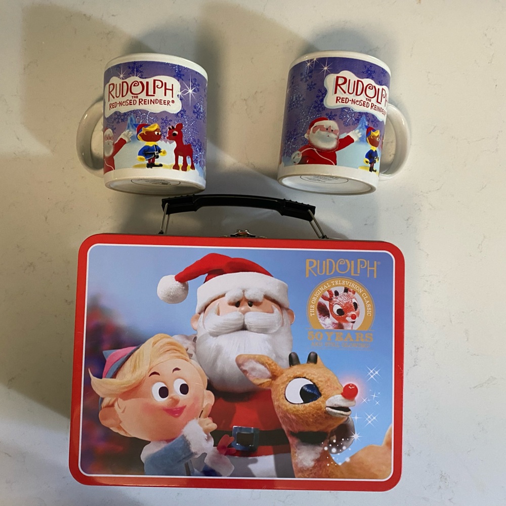 Rudolph the Red-Nosed Reindeer & the Island of Misfit Toys lunch box and mugs
